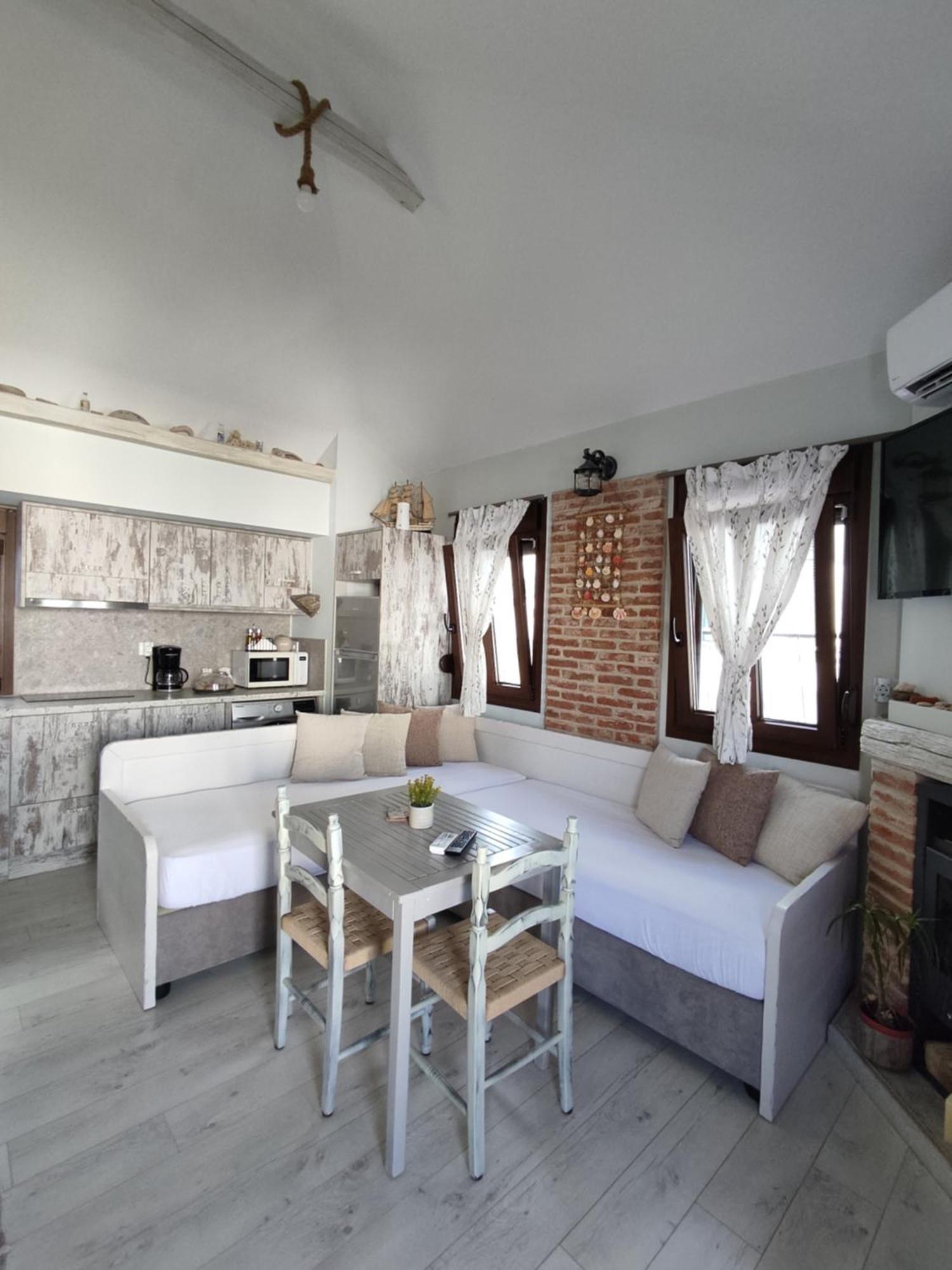 Kaldera Villa *